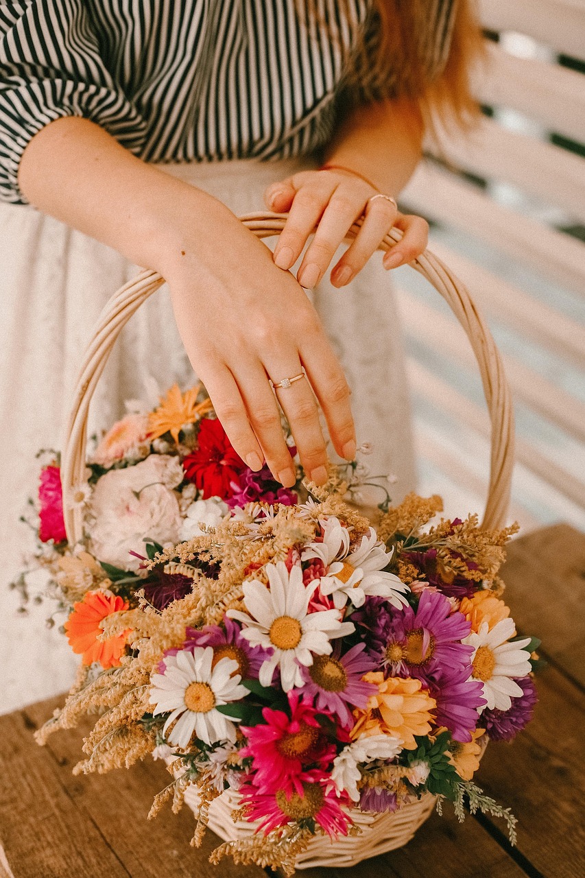 bouquet, basket, decorations, young woman, woman, hands, picnic, chamomile